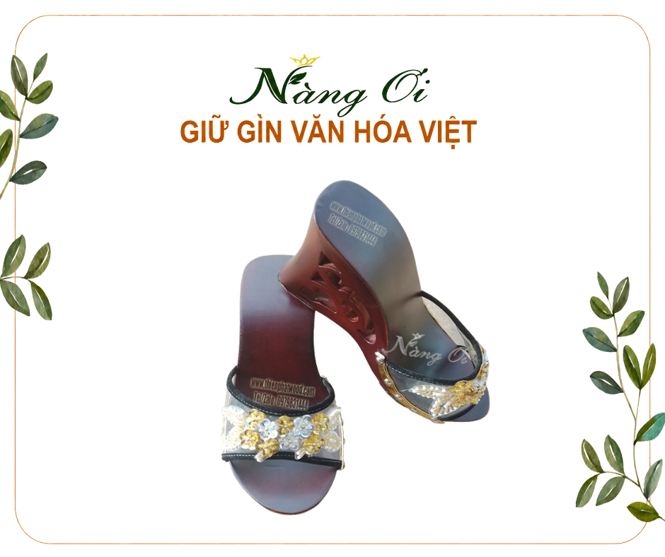 guốc mộc làm từ gỗ xoan được sơn màu nâu đỏ sẫm đẹp mắt, quai nhựa trong đính hoa lấp lánh